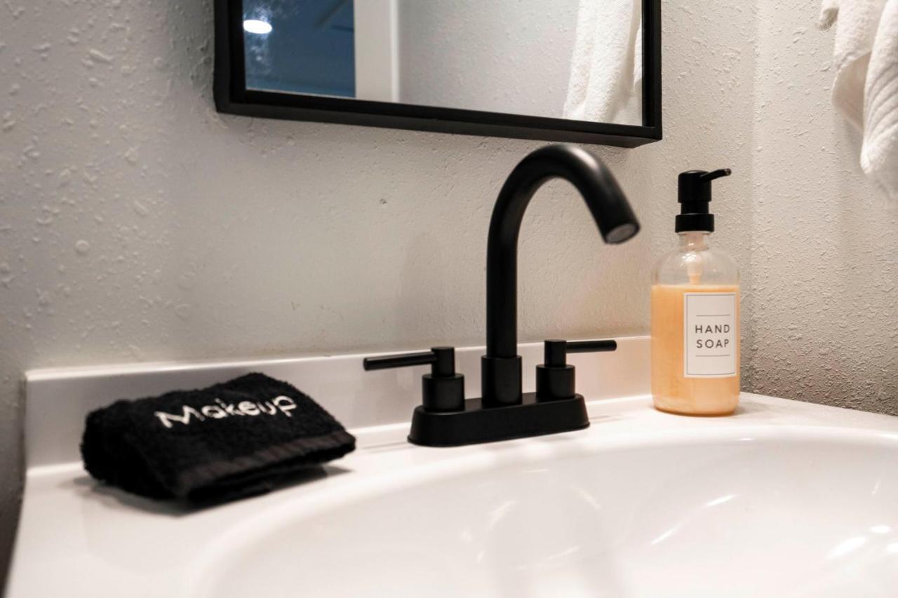 New! The Yellow Door- Downtown Wimberley W/ River Access 외부 사진